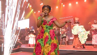 Praise Wisdom ft Juliana Kanyomozi  Kanyimbe Cover Live Performance [upl. by Guinna956]