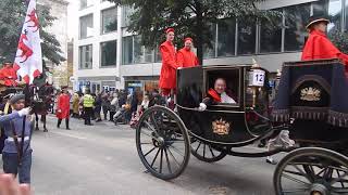 Lord Mayors Show London 91124 carriages and Yeoman Warders in Cheapside City of London [upl. by Chernow]