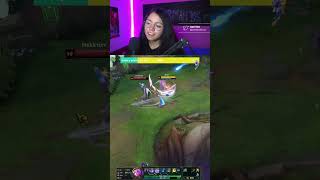 Irelia pega mucho 😫       leaguepartner leagueoflegends leaguememe leagueoflegends leag [upl. by Ruford748]