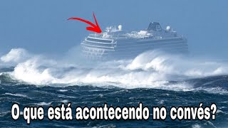 Navio De Cruzeiro Com Passageiros Numa Tempestade De Escala 12 [upl. by Aytnahs]