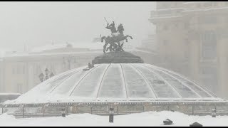 Record Snowfall Hit Moscow Resulting in One Death [upl. by Ocsecnarf]