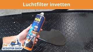 Luchtfilterelement invetten met Action Fluid van Putoline  Montagevideo  De Scooter Shop [upl. by Odelle]