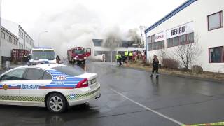 fire in iceland and police dealing with bystanders [upl. by Suiratnauq310]