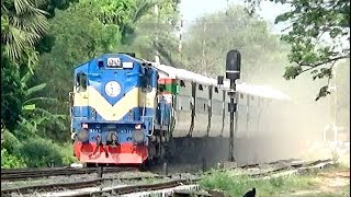 New Non Stop Banalata Express Train of Bangladesh Railway Moving Fast [upl. by Issi815]