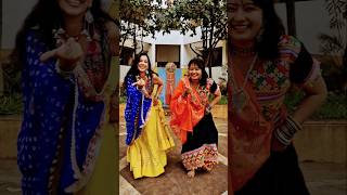 Savaria savaria mohansisters dancecover [upl. by Macmillan]