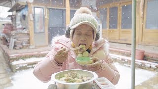 SUB 영원씨의 밀푀유나베 먹방 ミルフィーユ鍋食う Millefeuille nabe mukbang [upl. by Mortie]