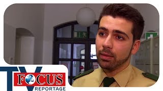 Traumberuf Polizist Prüfungsstress für Polizeianwärter  Focus TV Reportage [upl. by Kilan]