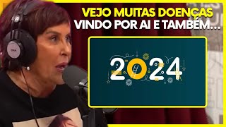 MARCIA SENSITIVA FAZ PREVISÕES PARA O ANO DE 2024😳  PodcatsDelas Cortes [upl. by Ayardna]