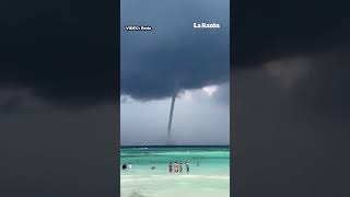 ¡Impresionante 😱🌊 Así se generó una impresionante tromba marina en Tulum Quintana Roo [upl. by Esidarap811]