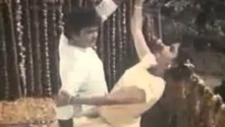 Ashwini Ye Na  Marathi Song  Gammat Jammat 1987 Ashok Saraf Charusheela kishorekumarhits [upl. by Lundin783]