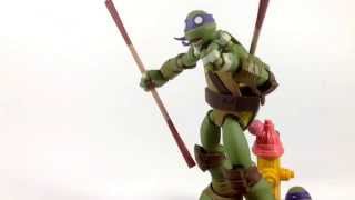 Revoltech Donatello Nickelodeon Teenage Mutant Ninja Turtles Review [upl. by Nada]