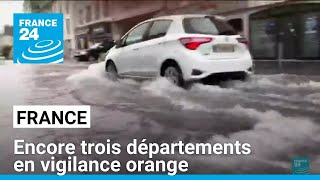 Encore trois départements en vigilance orange pluieinondation • FRANCE 24 [upl. by Noelopan381]