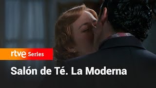 La Moderna El primer beso entre Antonia y Pietro LaModerna150  RTVE Series [upl. by Elgar]