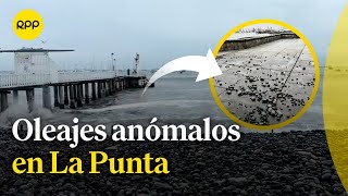 Callao Oleajes anómalos provocan aniegos con piedras en malecones de La Punta [upl. by Eico]