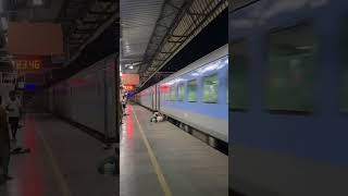 Bhopal express super fast train view 😍😍trandingshorts youtubevideo bhopallakeviewviralvideo [upl. by Richardo]