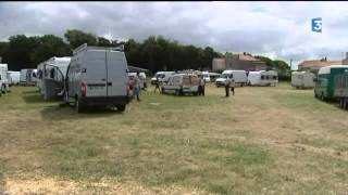 150 caravanes de gens du voyage sinstallent à Fouras 17 dans une atmosphère tendue [upl. by Watkins119]