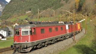 Bahnverkehr in Erstfeld am 201110  Re 66 im Schubdienst [upl. by Abbate554]