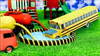 SCHOOL BUS IN UNDER COLOR WATER AND COLOR CAR cartoon kidscartoon colors CoComelon GorilaTube [upl. by Urina264]