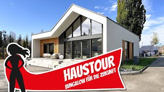 Bungalow Haustour Vision für die Zukunft und moderner Luxus  Elk Fertighaus  Hausbau Helden [upl. by Goldston]