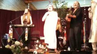 Shyamdas leading Kirtan with Deva Premal and Miten [upl. by Small]