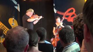 Alasdair Fraser and Natalie Haas  Dereks Tune The Kelburn Brewer 34 [upl. by Lednahs]