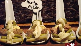 Pintxos y tapas vascas Como hacer una Gilda de cuchara [upl. by Reahard]