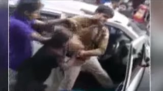 Delhi Police Beaten Up by Sultanpur Goons  Caught on Camera [upl. by Byrn139]