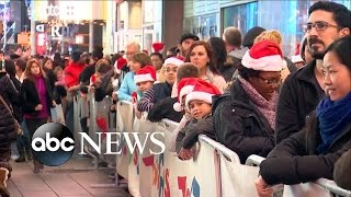 Black Friday Shoppers Get Their Spot in Line Early [upl. by Ueihtam249]