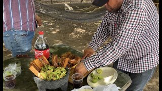 Molcajete de chicharrón con carnita bien crujiente [upl. by Hosea]