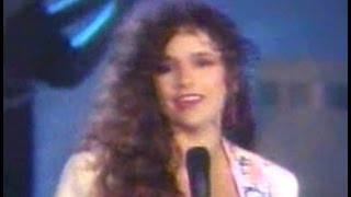 NICOLETTE LARSON  LOTTA LOVE Live w  lyrics [upl. by O'Donoghue865]