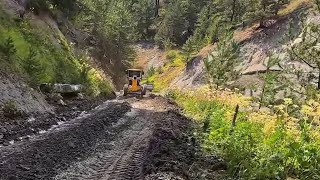 John Deere 670 GP Grader Mountain Road Slope and Expansion Work johndeere grader [upl. by Gainor]