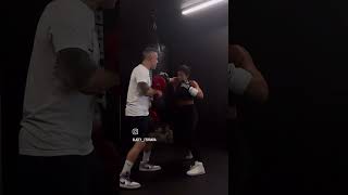 Entreno de manoplas en boxeo 2 boxingboxeorecreativoviralentreno [upl. by Parik331]