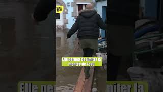 Il vit dans sa maison inondée par les eaux  shorts [upl. by Acceb]