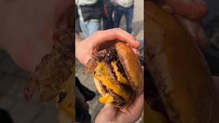 🔥 Smashed Burger auf der FENNEK Feuerplatte🔥•outdoorcooking outdoorkitchen grill [upl. by Valerle]