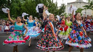 Hunderttausende beim Karneval der Kulturen in Berlin [upl. by Nylaf]