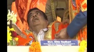 Union Minister Nitin Gadkari falls unconscious during national anthem in Maharashtra [upl. by Elyrehc401]