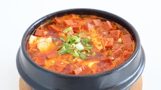 EASY KIMCHI JJIGAE WITH SPAM amp SOFT TOFU KOREAN KIMCHI STEW [upl. by Philbin522]