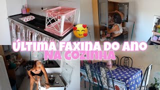 ÚLTIMA FAXINA DO ANO NA COZINHA  EU CANSEI  FAXINA PESADA [upl. by Jenda]