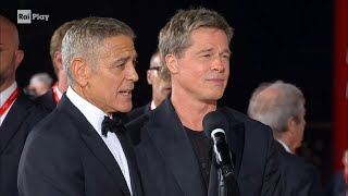 Brad Pitt e George Clooney sul red carpet di Venezia 81  Venezia Biennale Cinema 02092024 [upl. by Thapa]