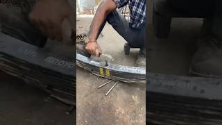 Leaf spring Fitting truck leafsprings leafspring truckrepair truckmechanic shortfeed shorts [upl. by Vito]