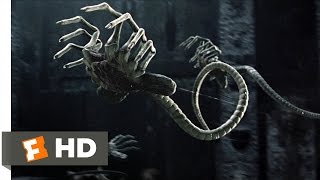 AVP ALIEN VS PREDATOR Clip  quotLex and Sebastian Escapequot 2004 [upl. by Llewellyn]