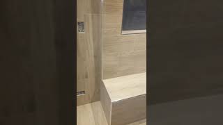 Baño combinado cerámica y porcelanato símil madera [upl. by Lyle]