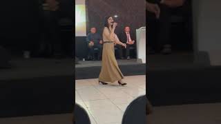 Sara Justino  Ministrando na Igreja Short Cantora Igreja [upl. by Salokin]