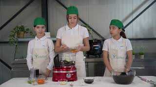 Rețetă vegană de pate de linte neagră gătită de elevii din Echilibria [upl. by Naes]