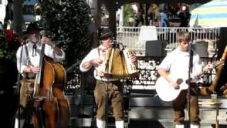 Polka music and yodeling in Leavenworth Washington 101610 [upl. by Leamiba]