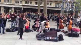 Pachelbel Canon D Major Street Concert Paris [upl. by Amice]