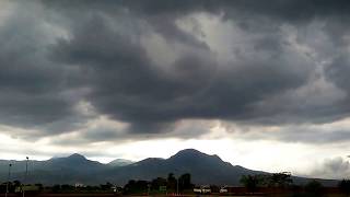 Awan Mendung Pekat Selimuti Langit Kota Bandung Sebelum Turun Hujan [upl. by Malachi]