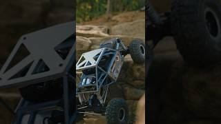 H10 taking a bite 🦀 h10optic vanquishproducts rockcrawling rccrawler [upl. by Okimuk]