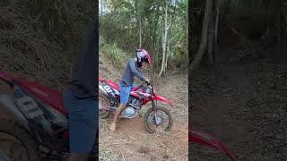 Subindo ladeira com moto de trilha [upl. by Aytac]