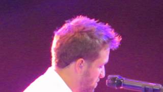 Pablo Alboran se emociona en Madrid 2013 Solamente tú [upl. by Harlen969]